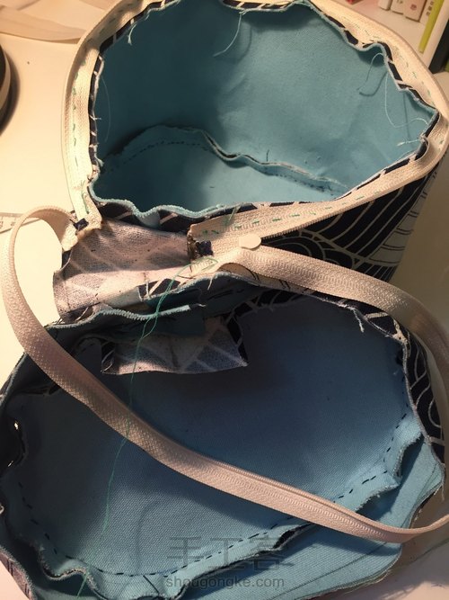 手残党的桶形化(fàn)妆(hé)包 第8步