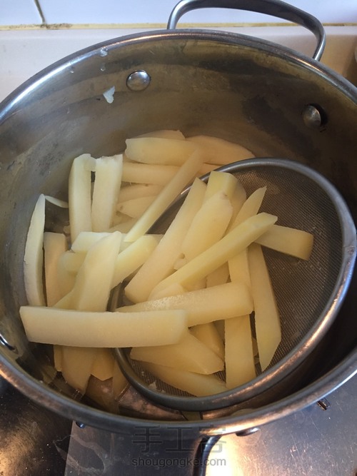 黑暗料理崇拜者的花式炸土豆 第2步