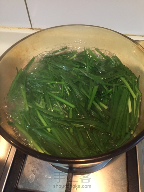 黑暗料理崇拜者的凉拌韭菜 第3步