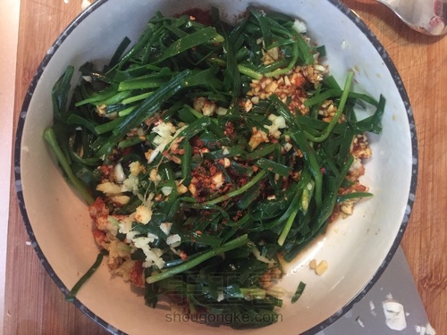 黑暗料理崇拜者的凉拌韭菜 第4步