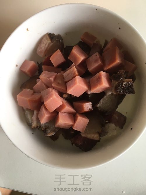 黑暗料理崇拜者的糯米焖烟肉 第4步