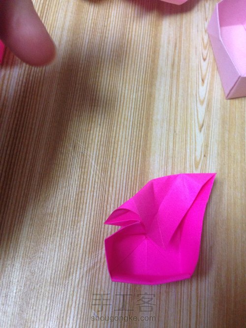 可爱的心形盒子的简单折法以后再也不用去花钱买喽 第12步