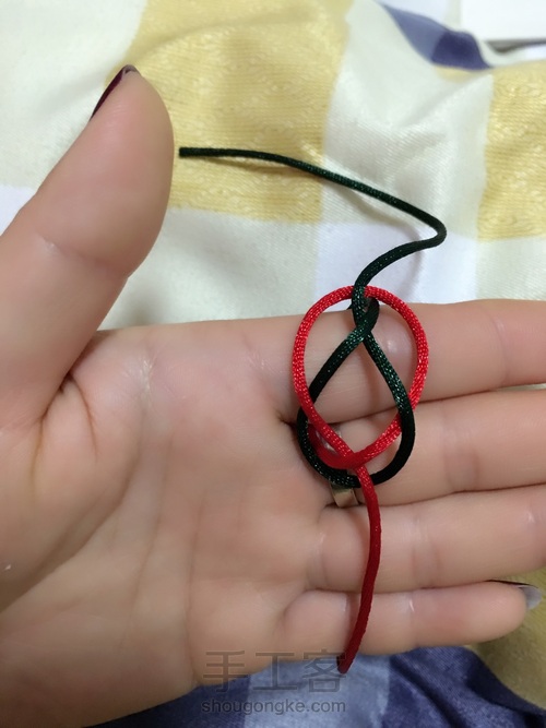 双线纽扣结 第5步