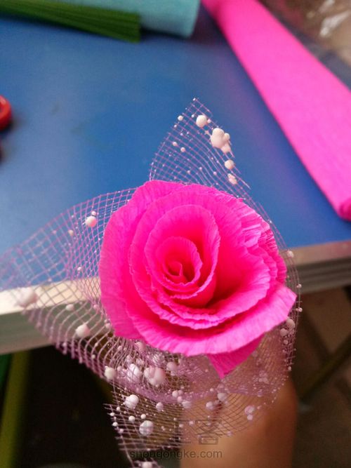 皱纹纸美丽的玫瑰 第17步