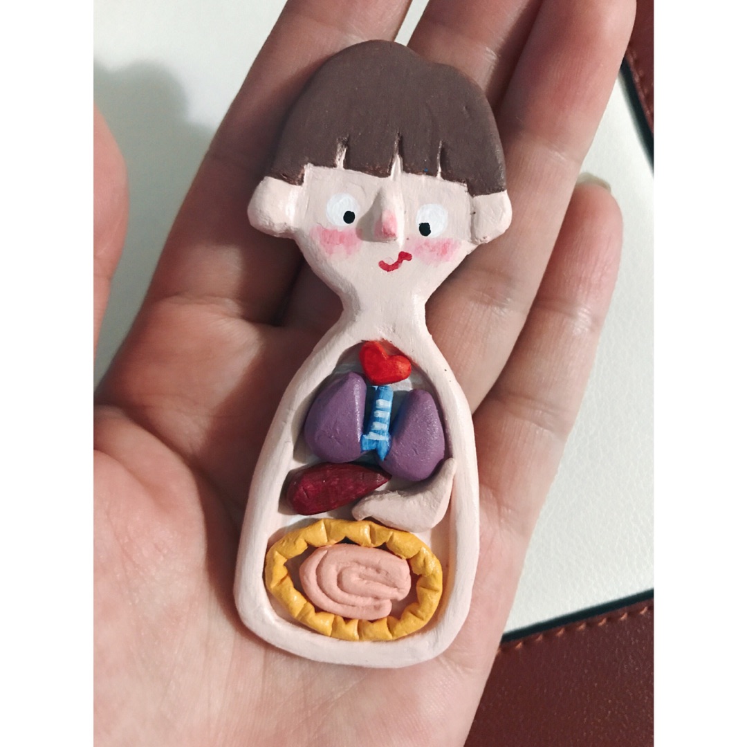 灵感来自安蒂最近拉肚子，不知道什么原因，于是做了个解剖粘土娃娃