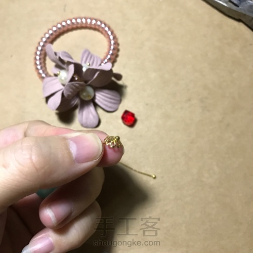 简单粗暴制作的珍珠花朵发圈发绳头饰 第11步