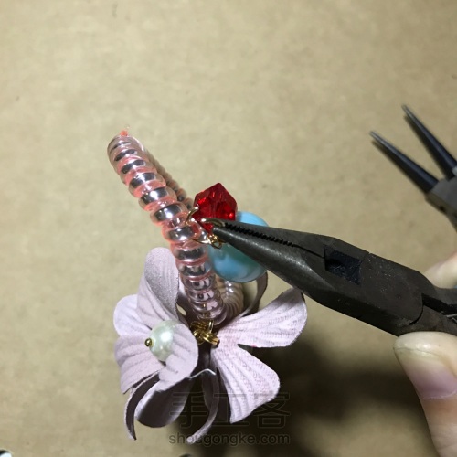 简单粗暴制作的珍珠花朵发圈发绳头饰 第17步