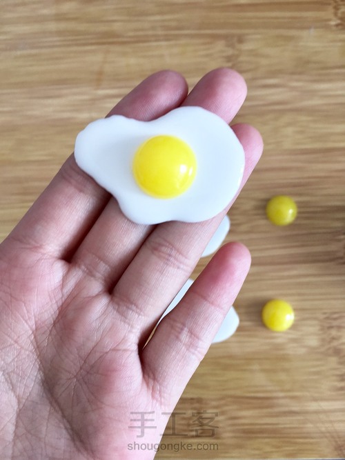 滴胶荷包蛋胸针 第16步