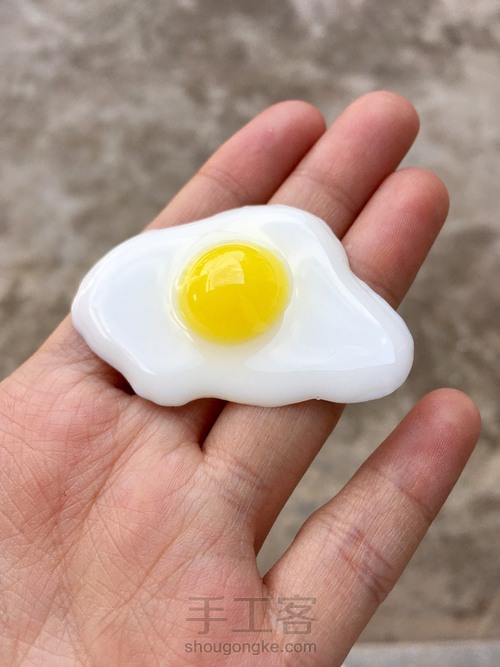 滴胶荷包蛋胸针 第1步