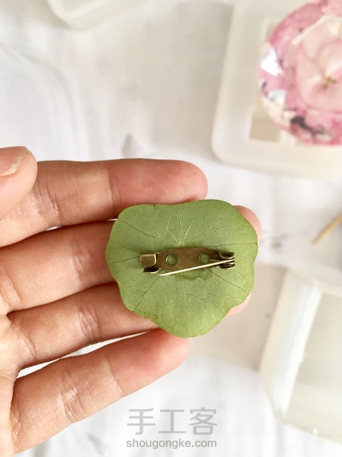 翠绿欲滴的滴胶叶子 第17步