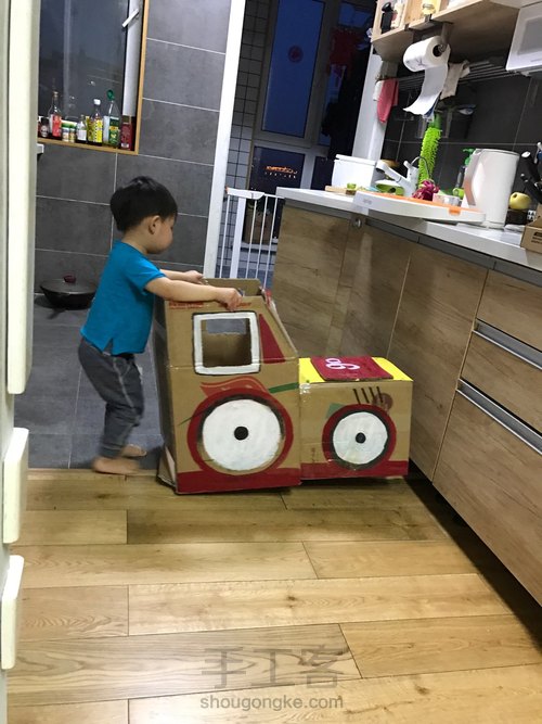 玩个纸箱|用旧纸箱给小朋友做个赛车吧 第10步