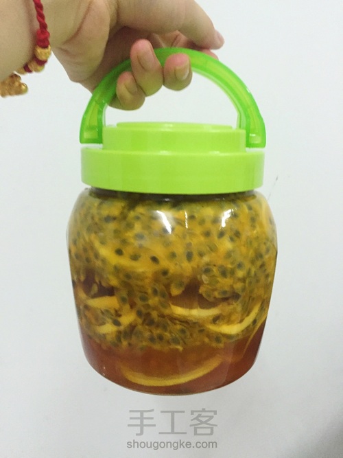 这个夏天越吃越白白成一道光范冰冰同款百香果柠檬蜂蜜水果茶 第4步