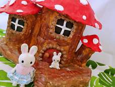 我家熊孩子说，她的小兔子没有家，让我给她做一个，于是我就用澳优能立多G4奶粉桶给她的小兔子做了一个蘑菇房！
