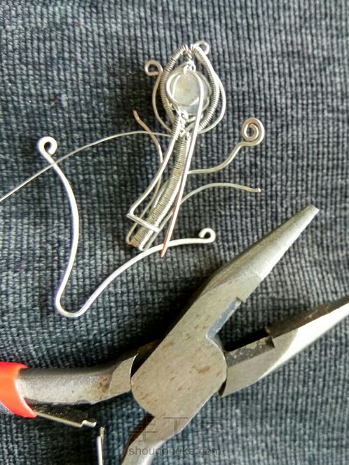 纤细的绕线兰花胸针 第10步