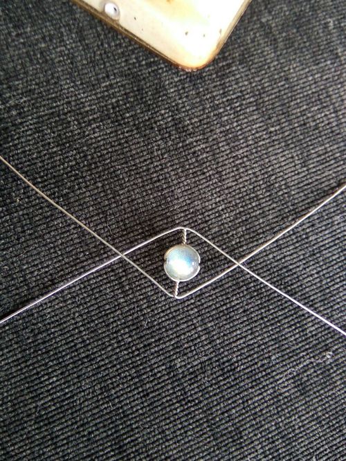 纤细的绕线兰花胸针 第4步