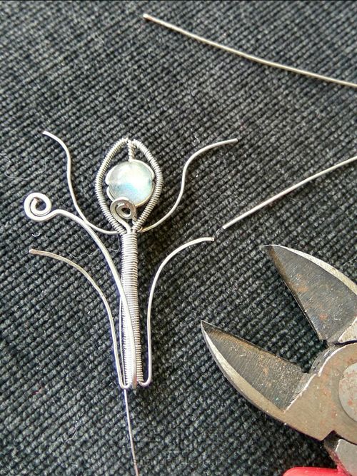 纤细的绕线兰花胸针 第8步