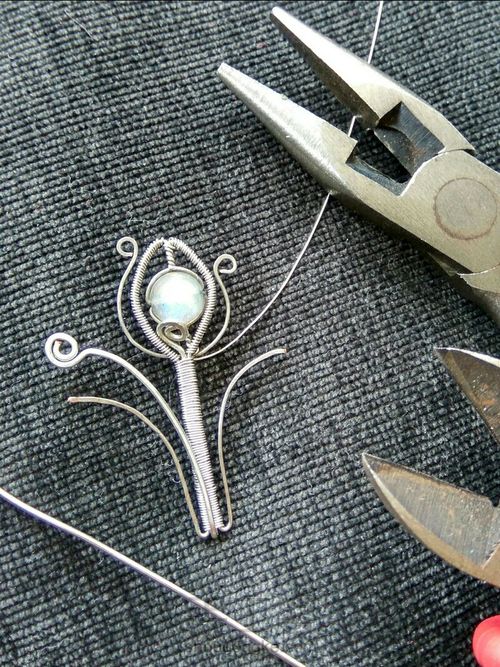 纤细的绕线兰花胸针 第9步