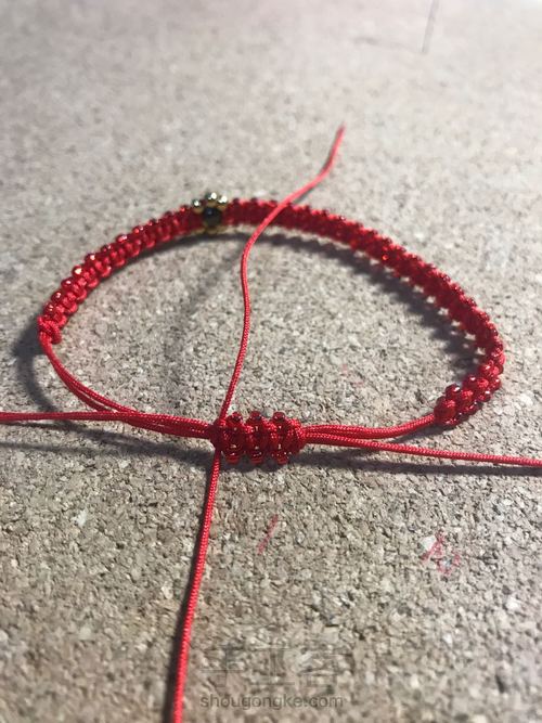 简单精致的创意双向平结手链 第11步