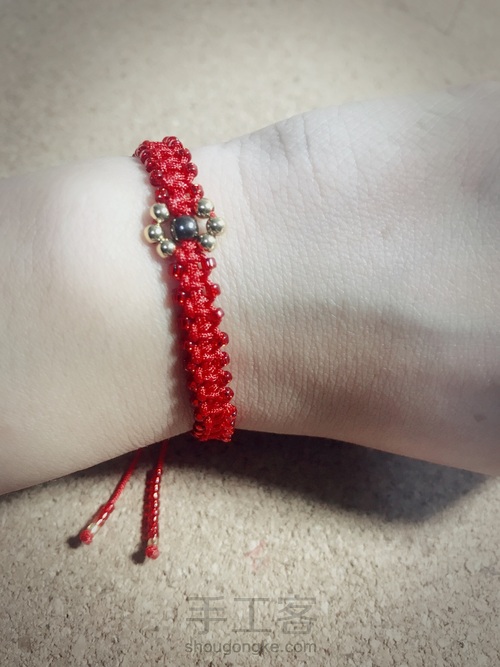 简单精致的创意双向平结手链 第14步