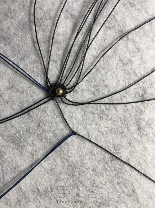 斜卷结多彩花制作 第19步