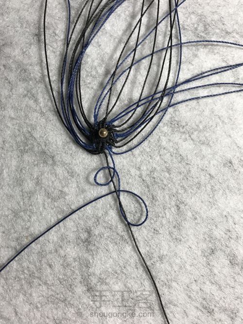 斜卷结多彩花制作 第21步