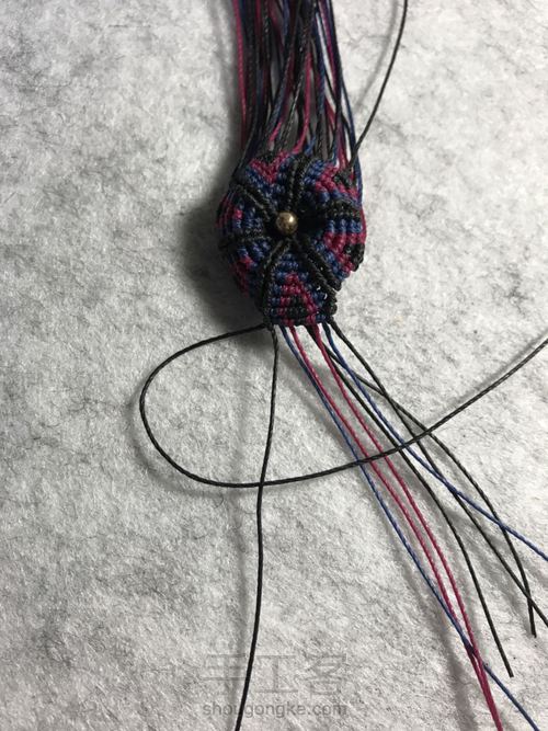 斜卷结多彩花制作 第44步