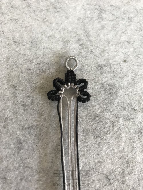 百变清新花花小叶颈链 第32步
