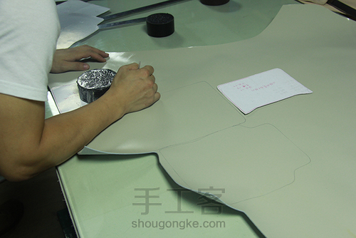 精致小巧的猪鼻子单肩包 第6步