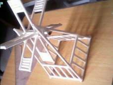 一次性筷子或竹签制作随手小风车，可做书桌摆件，