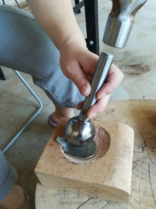 手工制作一枚双色铜勺 第4步