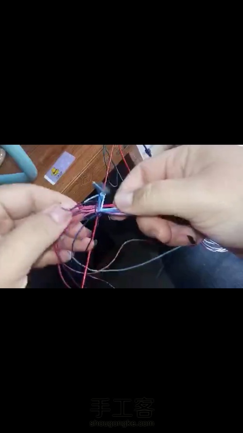 花式多线平结手绳 第3步