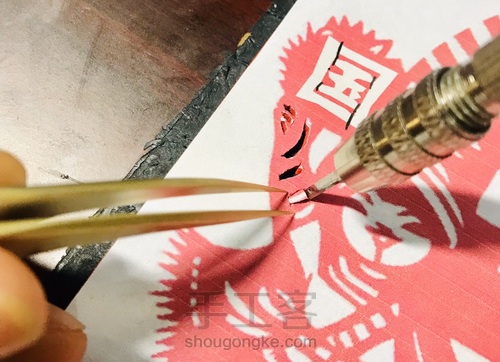 【剪纸团扇】用手工刮起一阵爱国之风 第6步