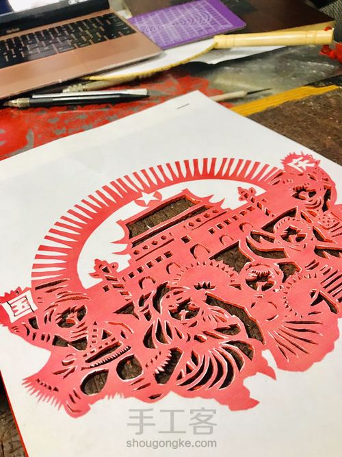 【剪纸团扇】用手工刮起一阵爱国之风 第8步