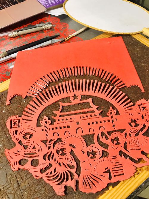 【剪纸团扇】用手工刮起一阵爱国之风 第12步