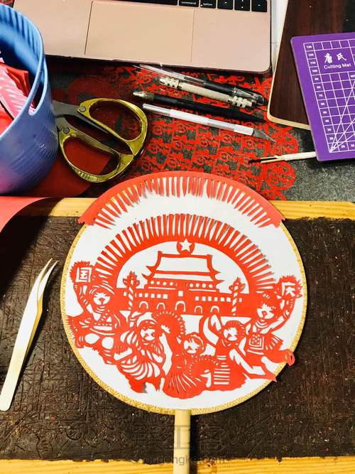 【剪纸团扇】用手工刮起一阵爱国之风 第13步
