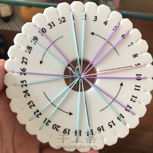 圆盘编器十六股编的小花～ 第1步