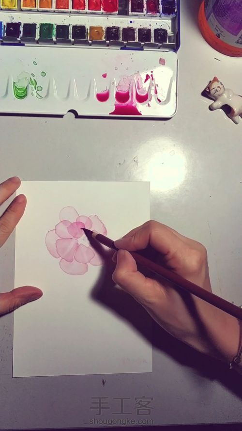 水彩重叠法画的一朵透明小花花 第3步
