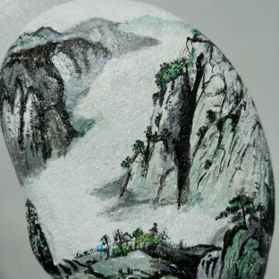 手绘山水石头画