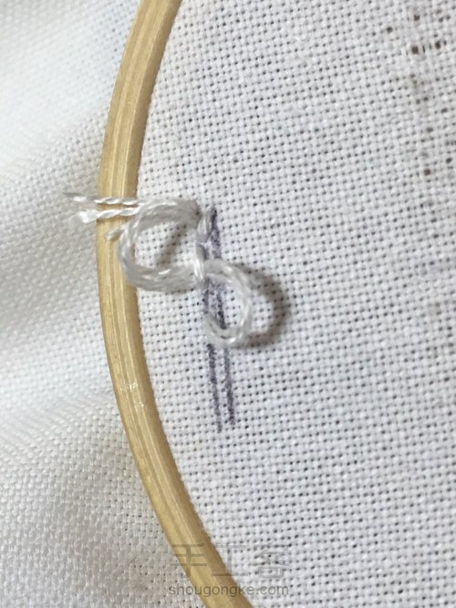 新春马甲胸针刺绣,学习绣出毛绒绒的刺绣针法 第15步