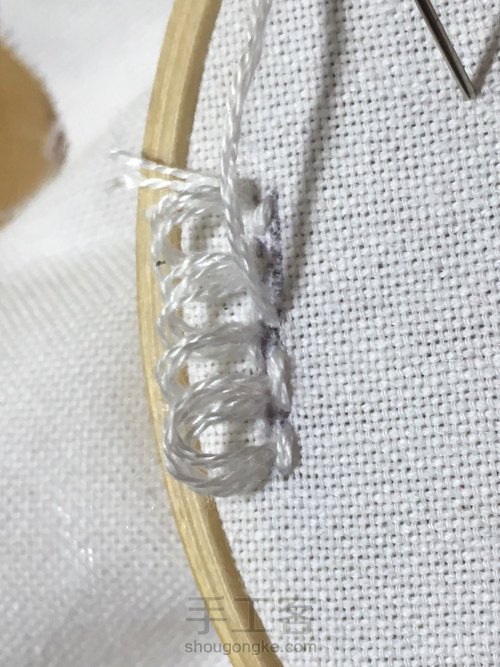 新春马甲胸针刺绣,学习绣出毛绒绒的刺绣针法 第22步