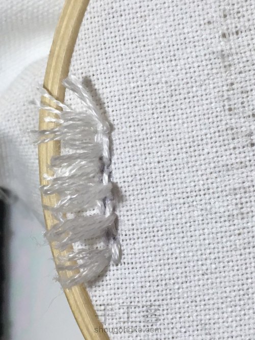 新春马甲胸针刺绣,学习绣出毛绒绒的刺绣针法 第26步