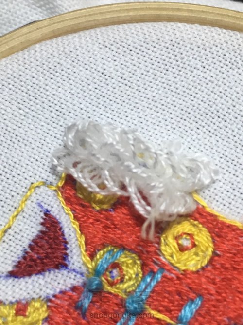 新春马甲胸针刺绣,学习绣出毛绒绒的刺绣针法 第29步