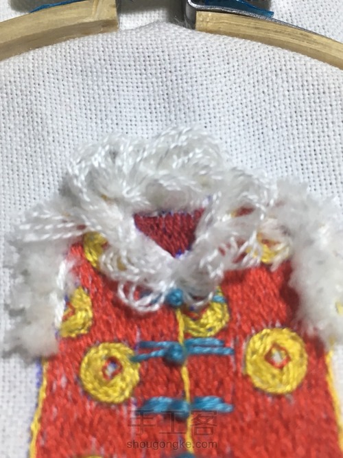 新春马甲胸针刺绣,学习绣出毛绒绒的刺绣针法 第34步