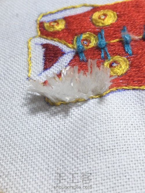 新春马甲胸针刺绣,学习绣出毛绒绒的刺绣针法 第32步