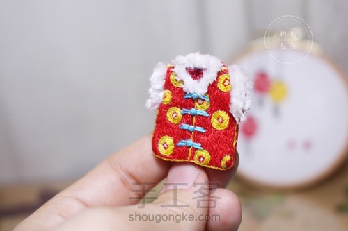 新春马甲胸针刺绣，学习绣出毛绒绒的刺绣针法 第38步