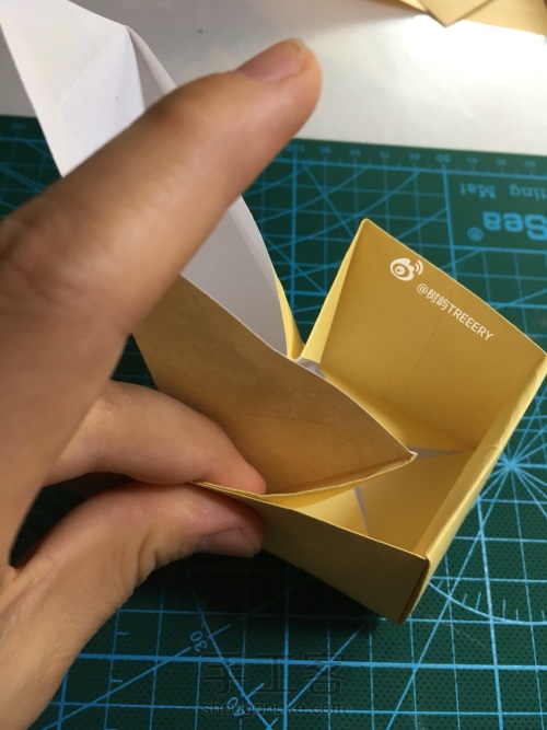 基本盒子能衍生出超多纸折收纳盒 第27步