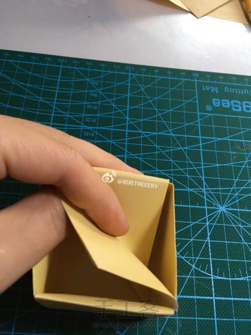 基本盒子能衍生出超多纸折收纳盒 第31步