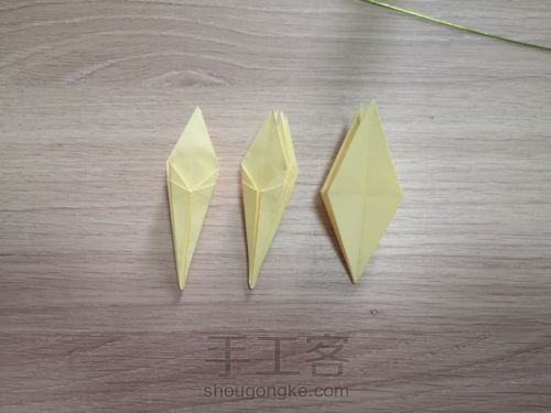 莹莹百合（重瓣百合）折纸教程 第2步