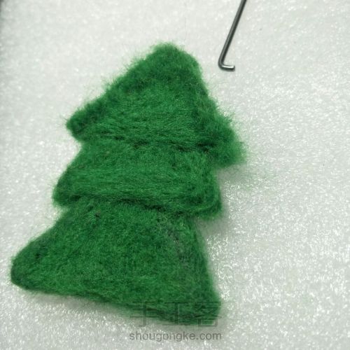 羊毛毡圣诞树胸针 第3步