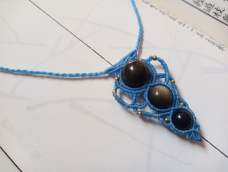 珠子项链，不一定像我一样用黑曜石，你用其他的珠子会更漂亮！
